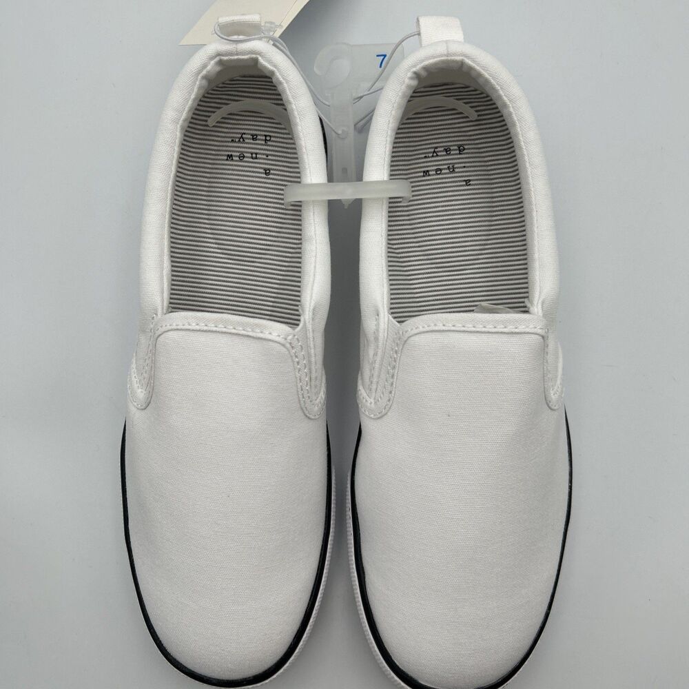 A New Day Millie Womens Size 7 White Canvas Twin Gore Slip On Sneakers Shoes NWT